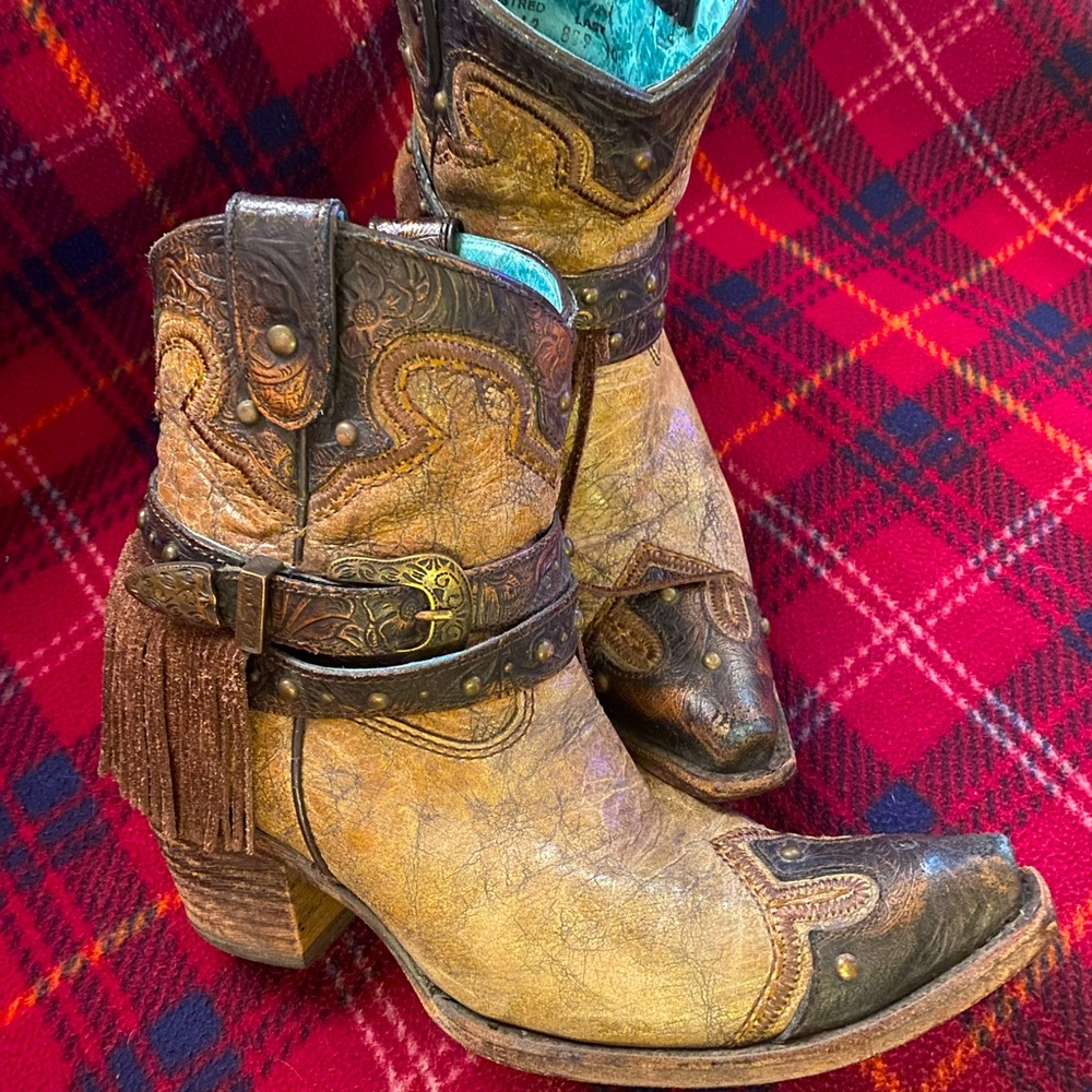 Women’s vintage style corral fringe boots